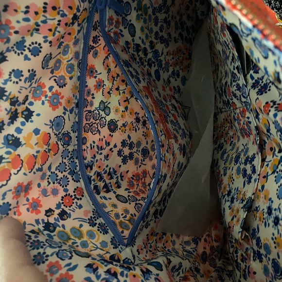 COPY - Vera Bradley Carson Hobo Bag NWT MSRP $88 - Picture 6 of 8